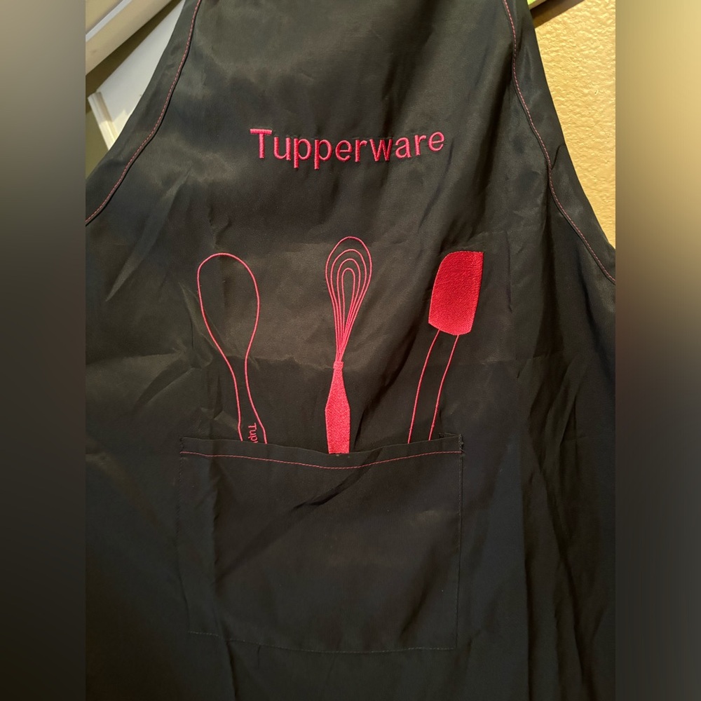 Tupperware apron - Picture 2 of 3